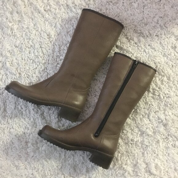 Vintage Tall Brown Boots With Fleecy Lining Made in Canada - Picture 1 of 11